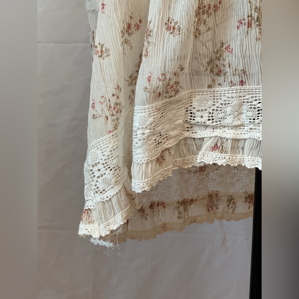 263 - POL Cream and White Floral Lace Blouse - Picture 2 of 6